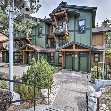 Modern Mammoth Lakes Condo Ski, Hike, And More!